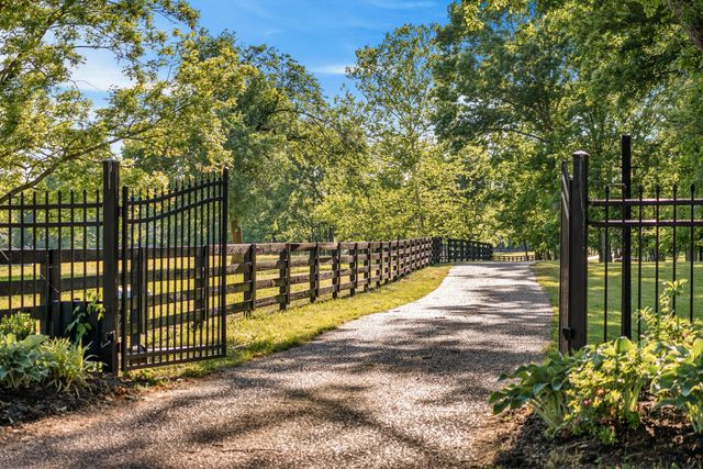 2031 Maple Ln, Franklin, TN 37067