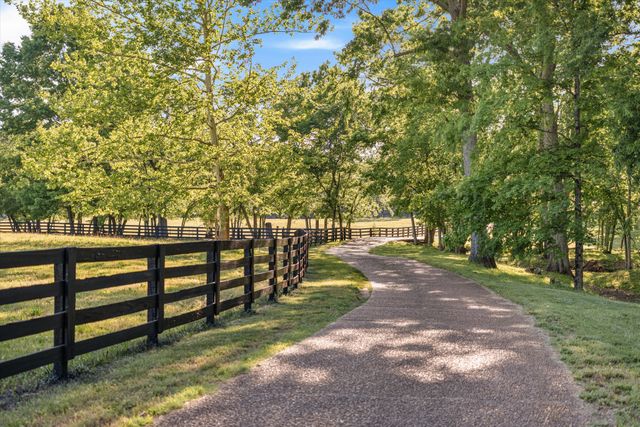 2031 Maple Ln, Franklin, TN 37067