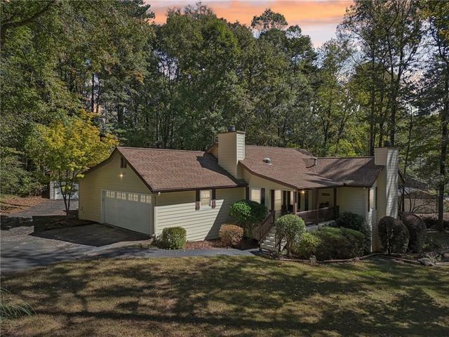 15 Perthshire Drive, Peachtree City, GA 30269