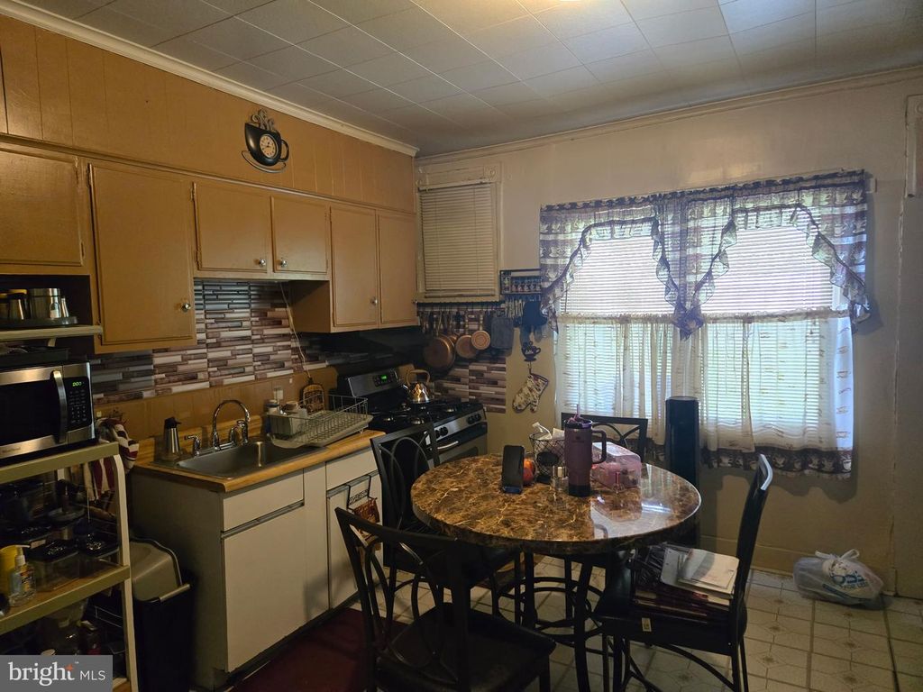 1218 OAKHURST PL, Baltimore, MD 21216