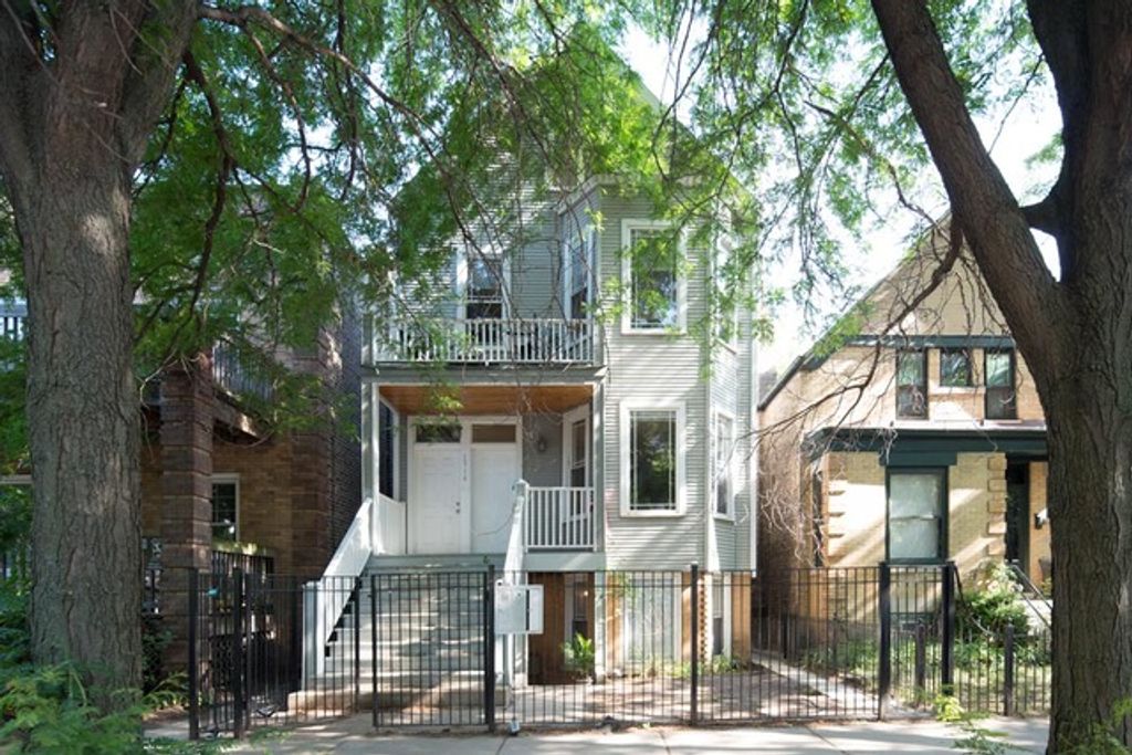 1314 W ROSCOE Street 1, Chicago, IL 60657