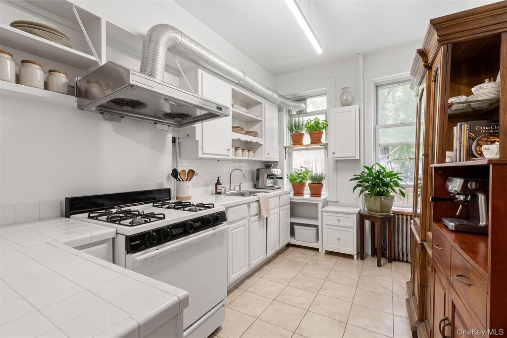 1822 Putnam Avenue, Ridgewood, NY 11385 — photo 3