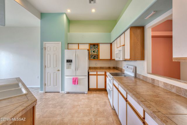 651 W Camino Del Bondadoso, Green Valley, AZ 85614