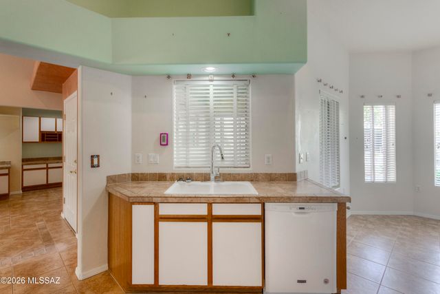 651 W Camino Del Bondadoso, Green Valley, AZ 85614