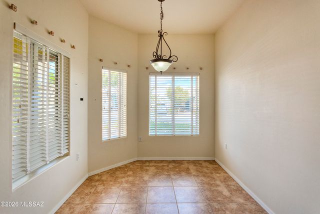 651 W Camino Del Bondadoso, Green Valley, AZ 85614