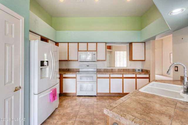 651 W Camino Del Bondadoso, Green Valley, AZ 85614