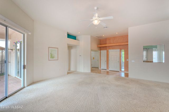 651 W Camino Del Bondadoso, Green Valley, AZ 85614