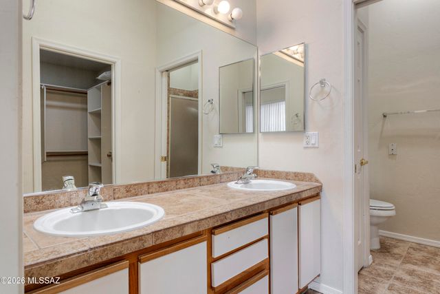 651 W Camino Del Bondadoso, Green Valley, AZ 85614