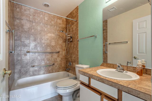 651 W Camino Del Bondadoso, Green Valley, AZ 85614