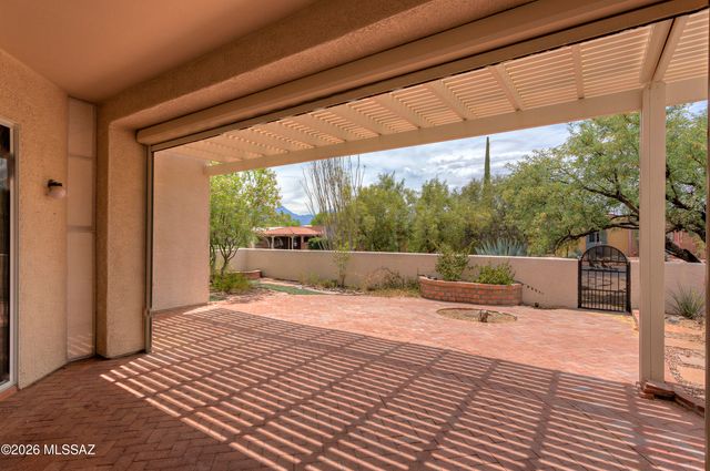 651 W Camino Del Bondadoso, Green Valley, AZ 85614