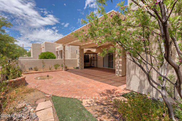 651 W Camino Del Bondadoso, Green Valley, AZ 85614