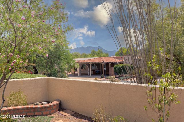 651 W Camino Del Bondadoso, Green Valley, AZ 85614