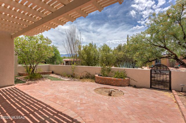 651 W Camino Del Bondadoso, Green Valley, AZ 85614