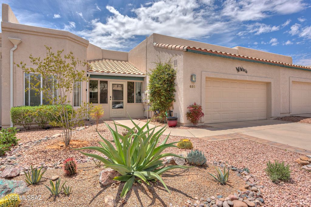 651 W Camino Del Bondadoso, Green Valley, AZ 85614