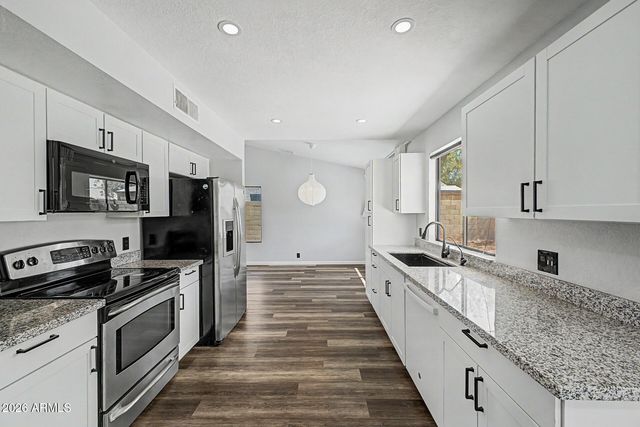 4009 W MISTY WILLOW Lane, Glendale, AZ 85310