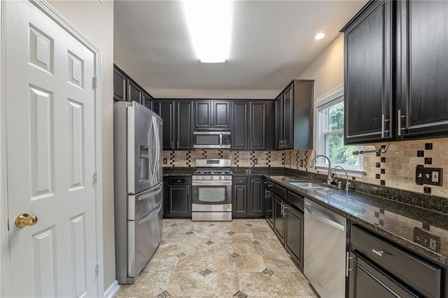 315 Foe Creek Drive, Roswell, GA 30076