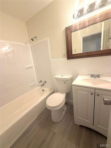 1490 Shackelford Road, Florissant, MO 63031