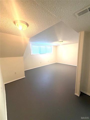 1490 Shackelford Road, Florissant, MO 63031