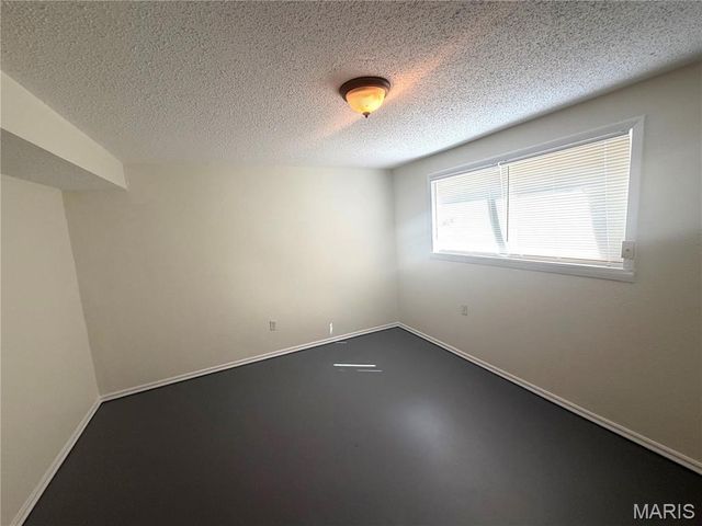 1490 Shackelford Road, Florissant, MO 63031