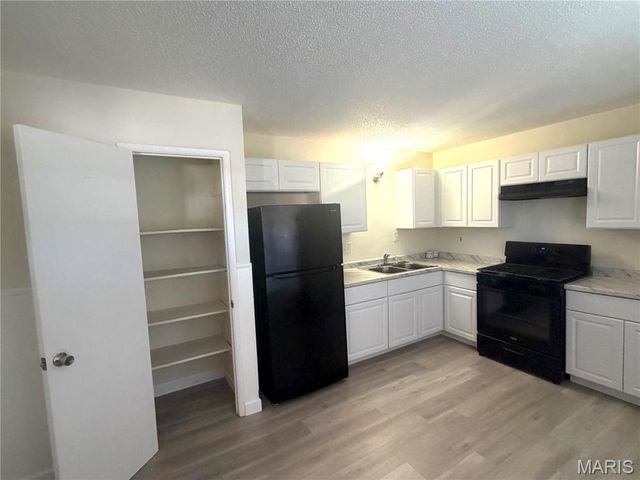 1490 Shackelford Road, Florissant, MO 63031