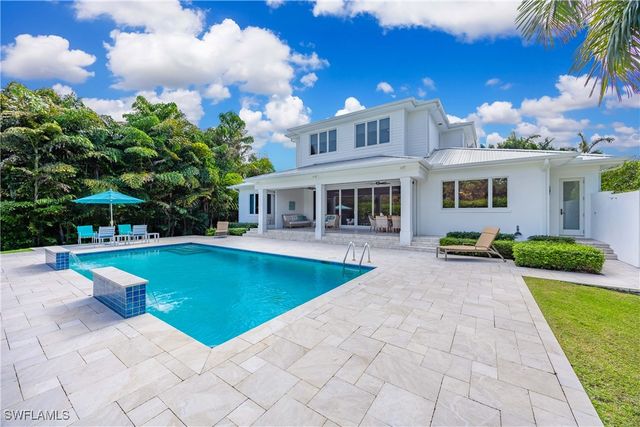 331 Spring Line DR, Naples, FL 34102