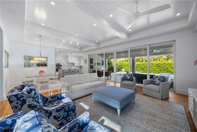 331 Spring Line DR, Naples, FL 34102