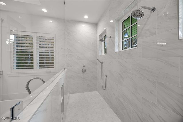 331 Spring Line DR, Naples, FL 34102