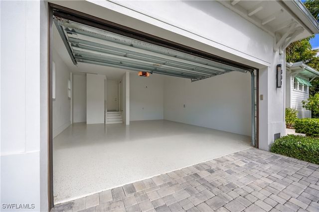 331 Spring Line DR, Naples, FL 34102