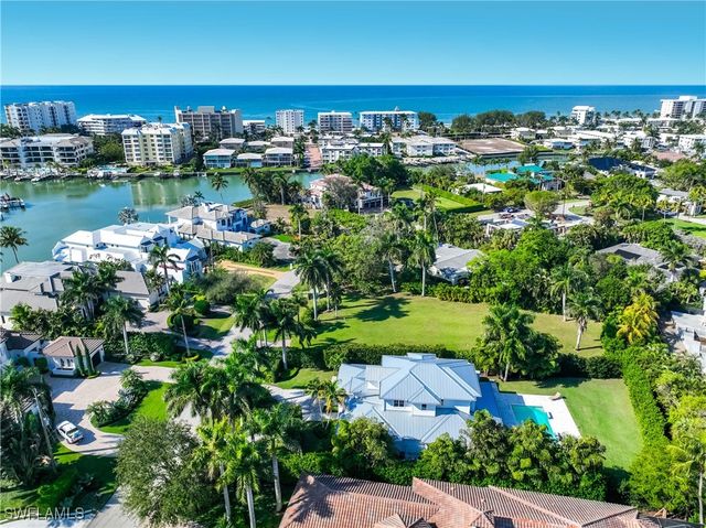 331 Spring Line DR, Naples, FL 34102