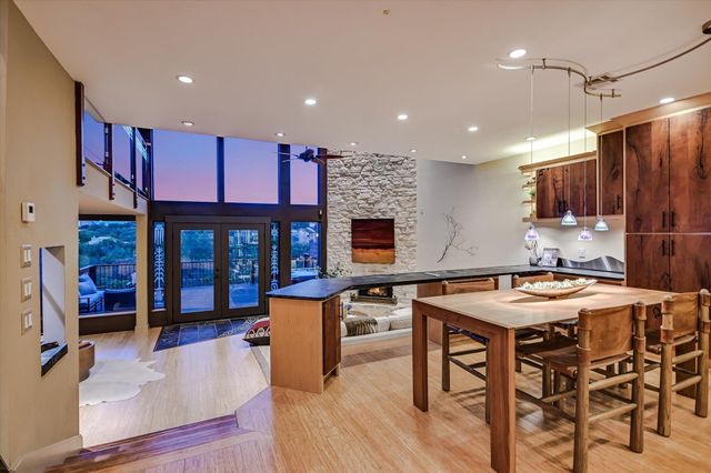 1325 Spyglass DR, Austin, TX 78746