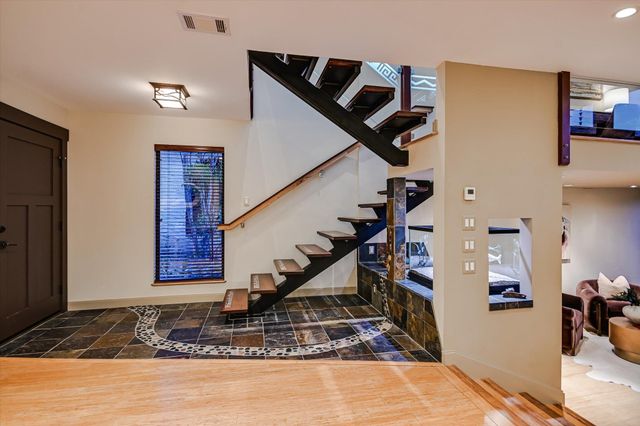 1325 Spyglass DR, Austin, TX 78746