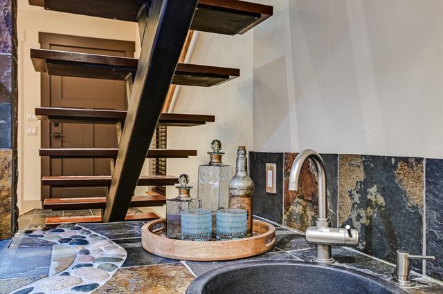 1325 Spyglass DR, Austin, TX 78746