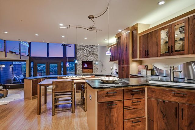1325 Spyglass DR, Austin, TX 78746