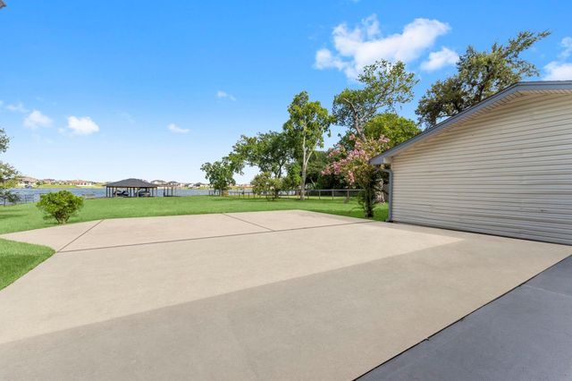 12201 Gable Drive, Willis, TX 77318