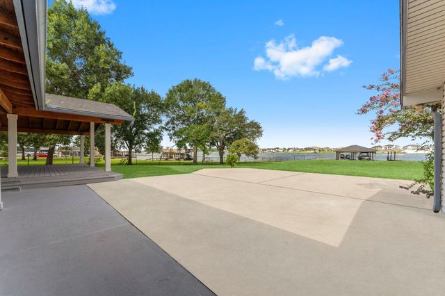 12201 Gable Drive, Willis, TX 77318