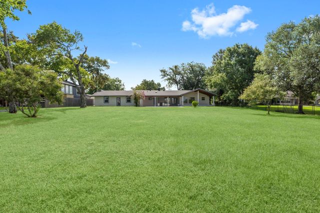 12201 Gable Drive, Willis, TX 77318