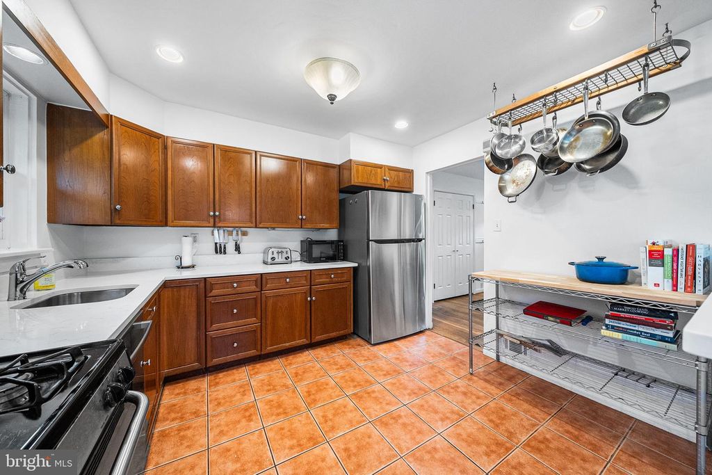 Image 13 of property listing at 2305 PEGGY LN, Silver Spring, MD 20910