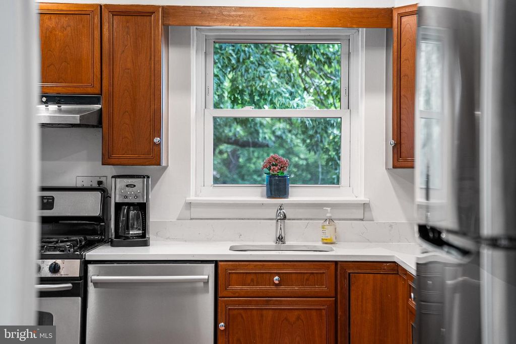 Image 14 of property listing at 2305 PEGGY LN, Silver Spring, MD 20910