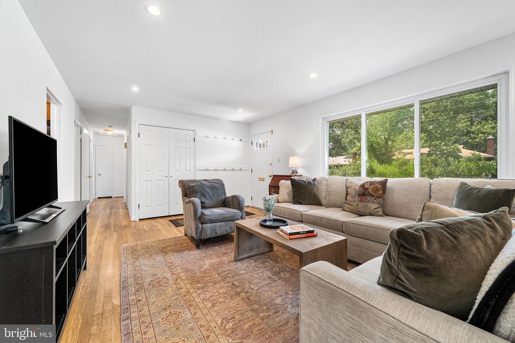Image 16 of property listing at 2305 PEGGY LN, Silver Spring, MD 20910