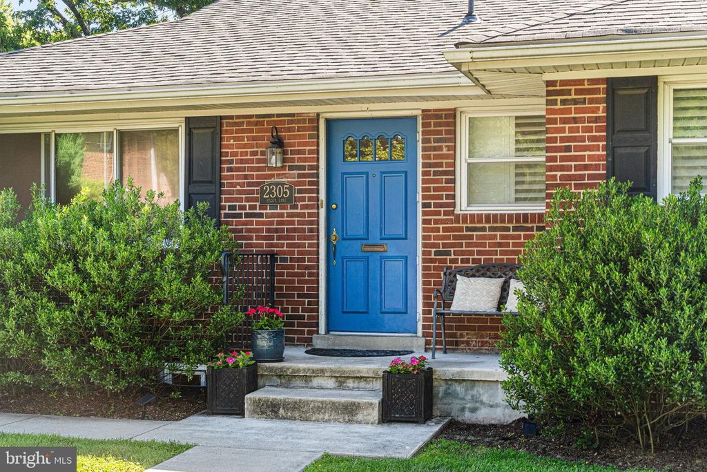 Image 2 of property listing at 2305 PEGGY LN, Silver Spring, MD 20910