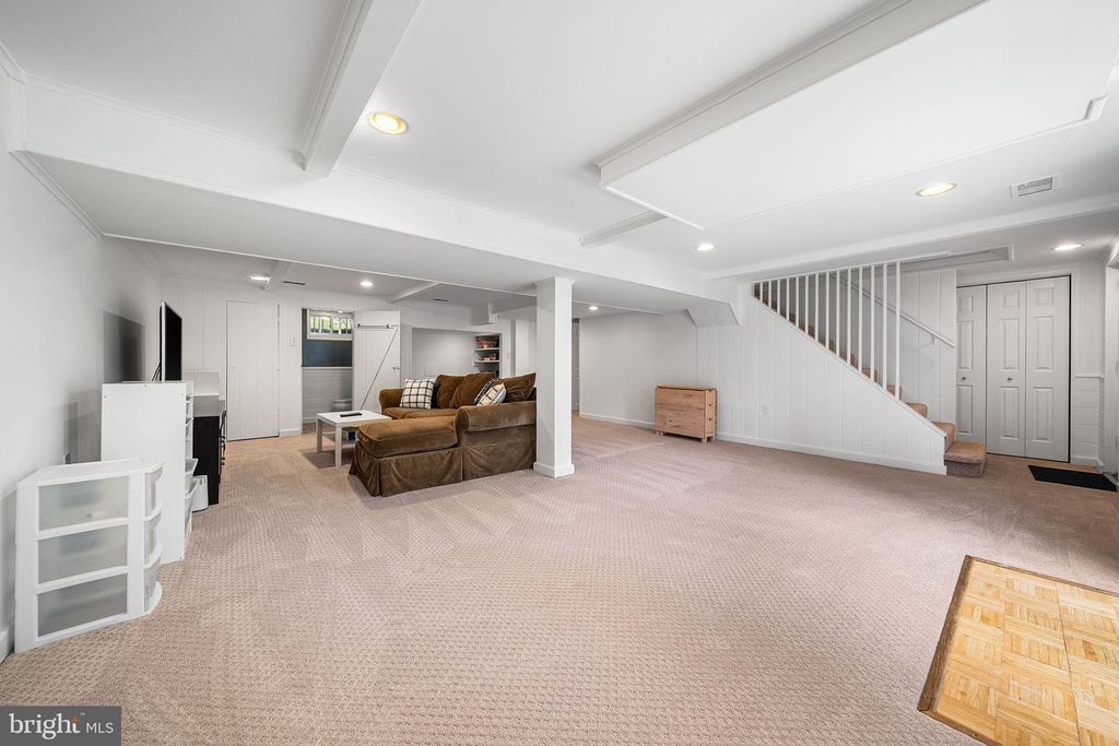 Image 26 of property listing at 2305 PEGGY LN, Silver Spring, MD 20910