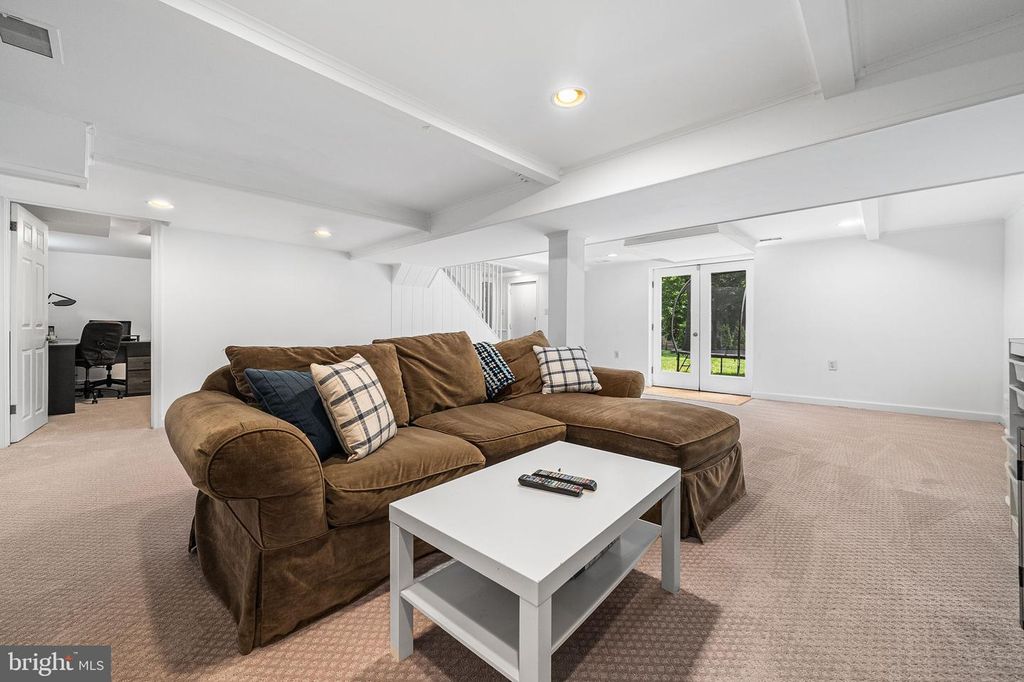 Image 27 of property listing at 2305 PEGGY LN, Silver Spring, MD 20910