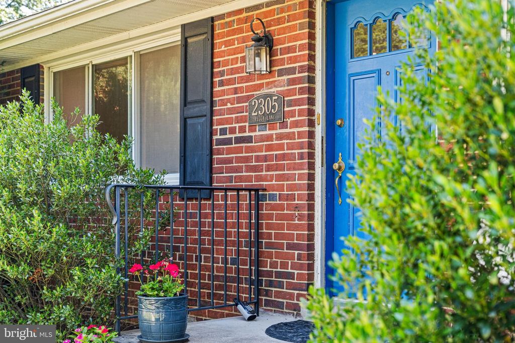 Image 3 of property listing at 2305 PEGGY LN, Silver Spring, MD 20910