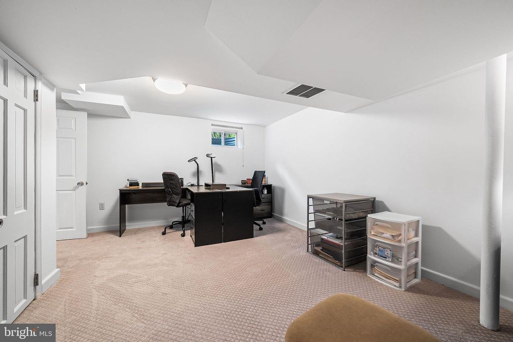 Image 31 of property listing at 2305 PEGGY LN, Silver Spring, MD 20910