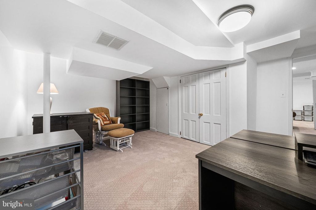 Image 33 of property listing at 2305 PEGGY LN, Silver Spring, MD 20910