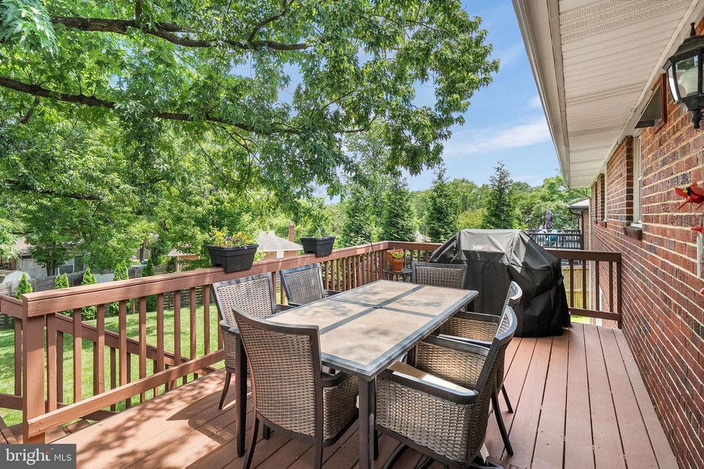 Image 9 of property listing at 2305 PEGGY LN, Silver Spring, MD 20910