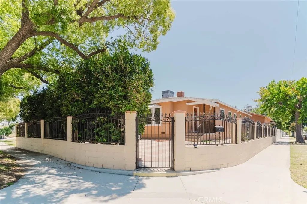 13856 Runnymede Street, Van Nuys, CA 91405