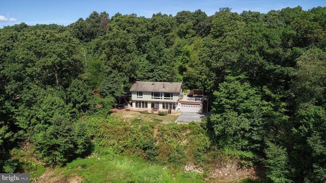 9450 LANCASTER AVE, Bethel, PA 19507