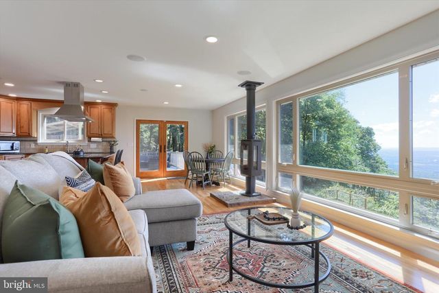 9450 LANCASTER AVE, Bethel, PA 19507
