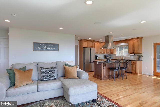 9450 LANCASTER AVE, Bethel, PA 19507